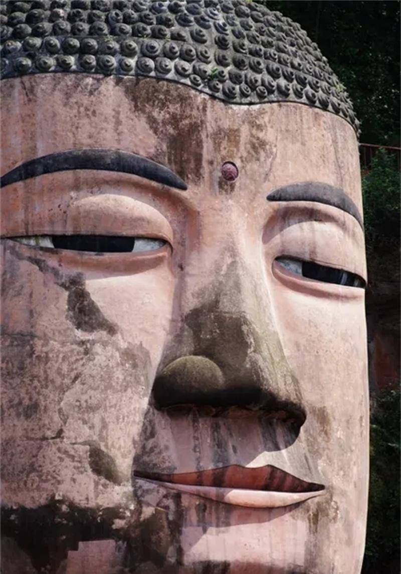 62年政府修缮乐山大佛，在心脏部位发现密室，揭开1200年前的传说