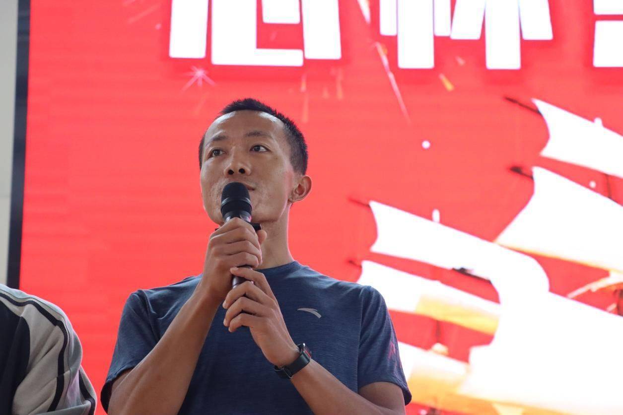 心怀感恩,立志成才丨文山长水实验中学邀请狂龙老师作励志演讲_激情