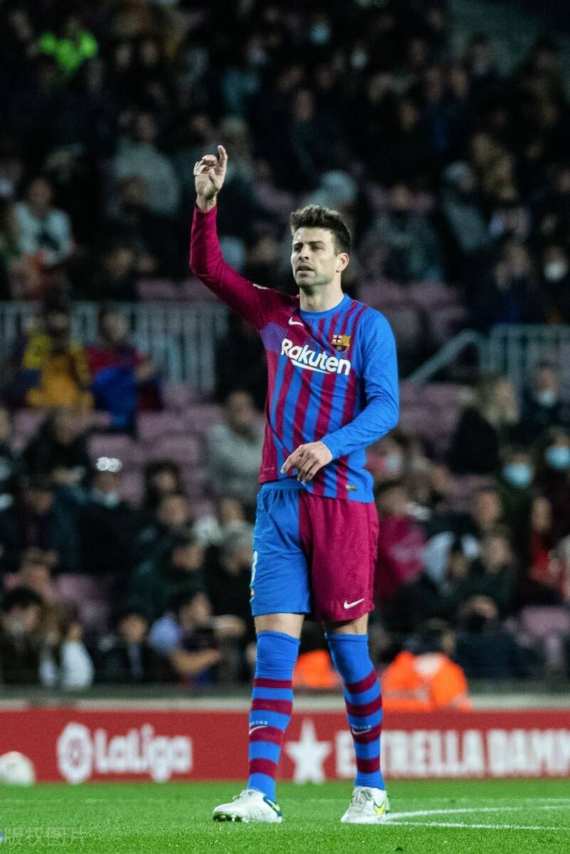 巴萨明年免签西班牙国脚 赶走皮克 登贝莱毒药合同曝光_夏天_伊尼戈