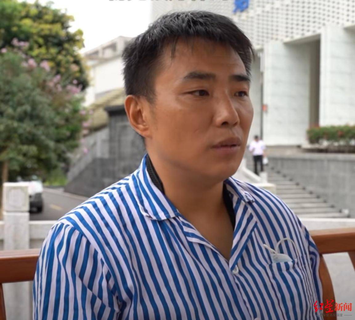 罐车司机地震瞬间在塌方点以车挡石,自己却被落石砸伤_杨光银_施工