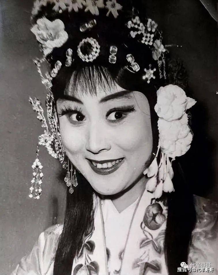 "李铁梅"刘长瑜:第一任丈夫早逝后再婚,如今80岁过得怎样了?