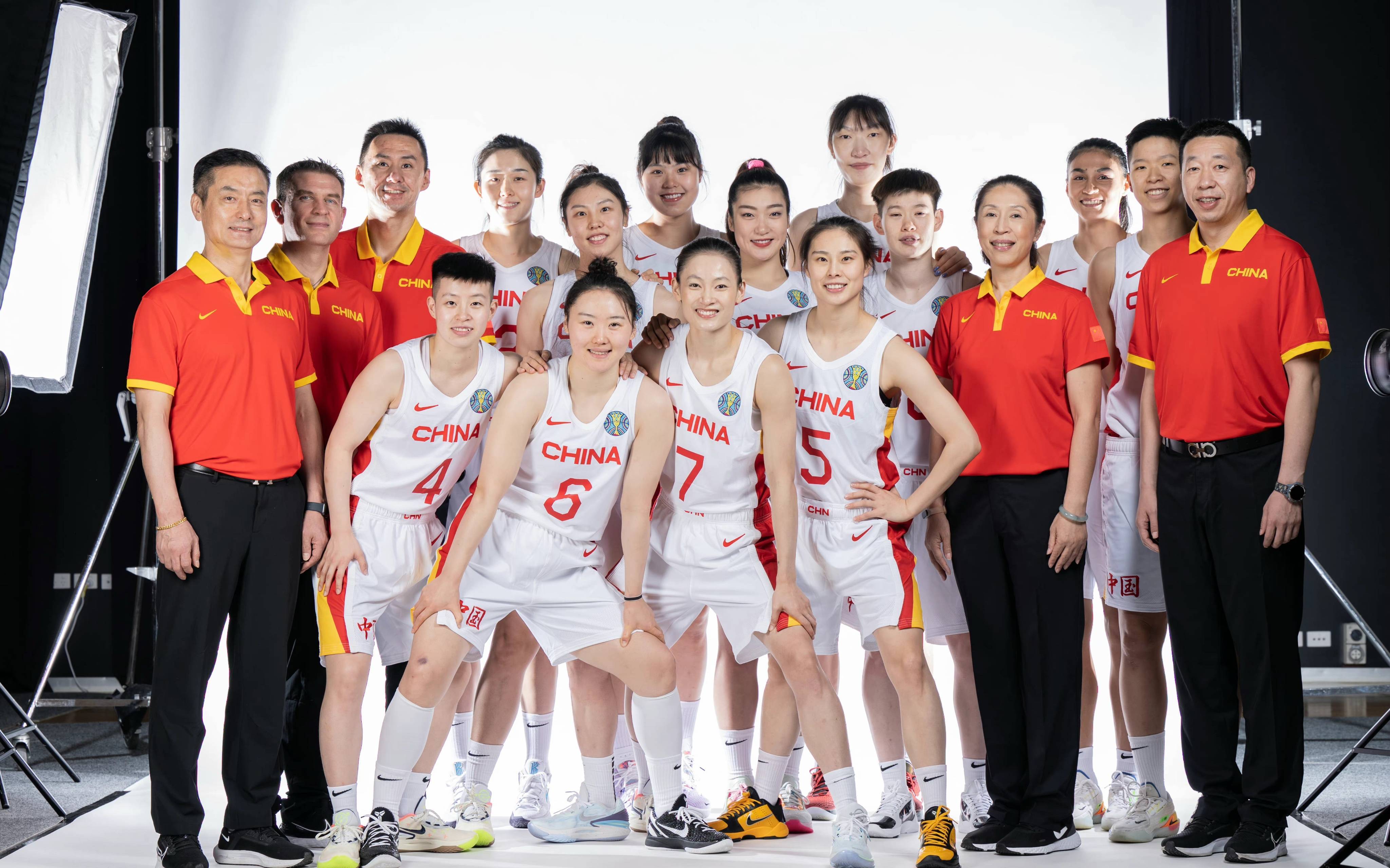 中国女篮球员,号码和归属球队为:队长7-杨力维(内蒙古女篮),副队长11