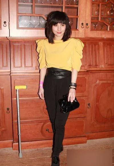 何鸿燊大女儿和小女儿相差52岁,大房一脉疯的疯,病的病_何超_超雄