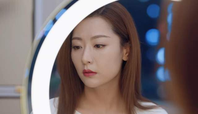 正在热播,这部剧由牟晓杰导演,由秦海璐,金世佳,白冰,薇薇,董又霖