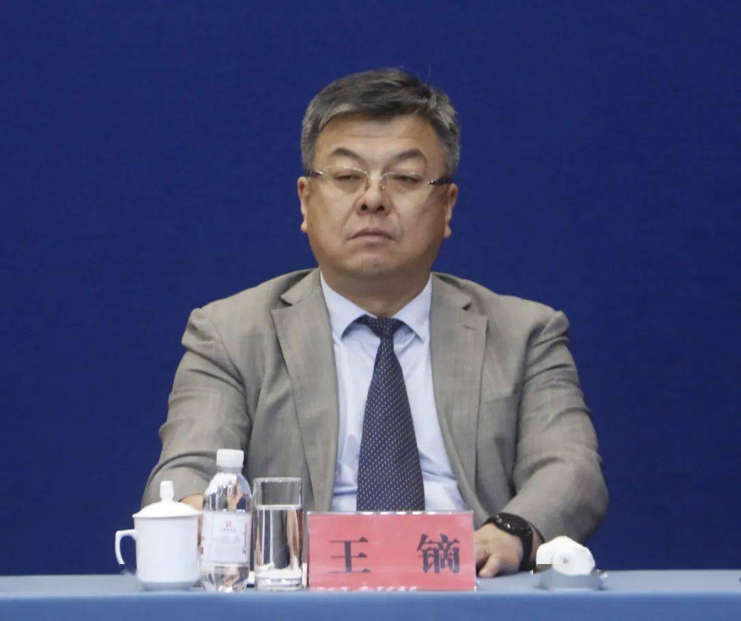 市城市管理局副局长,二级巡视员 王镝王镝:打造"美丽青岛"是市民所愿