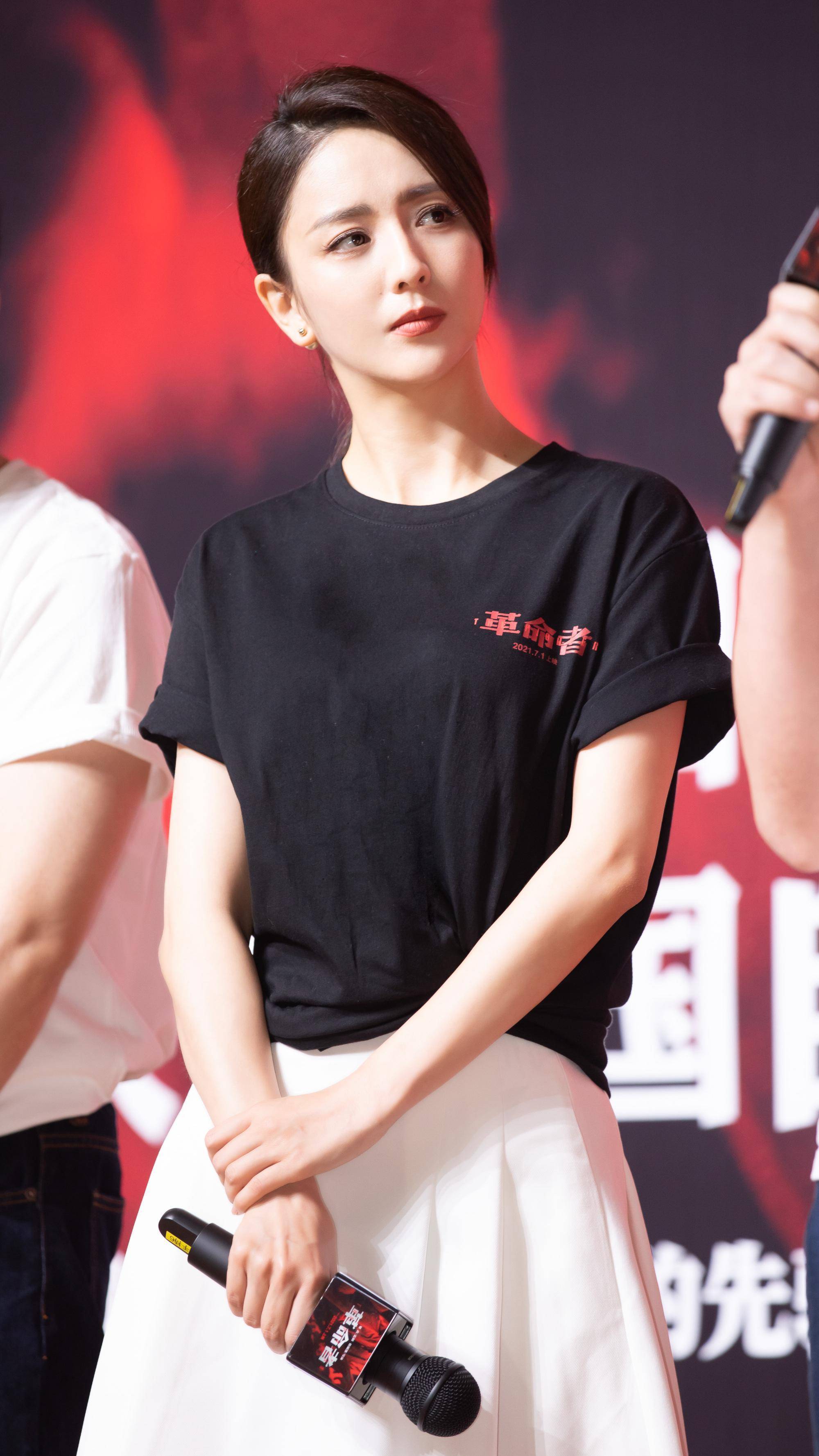 佟丽娅电影《革命者》上映,校园见面会跟同学们互动,成宣传大使_历史