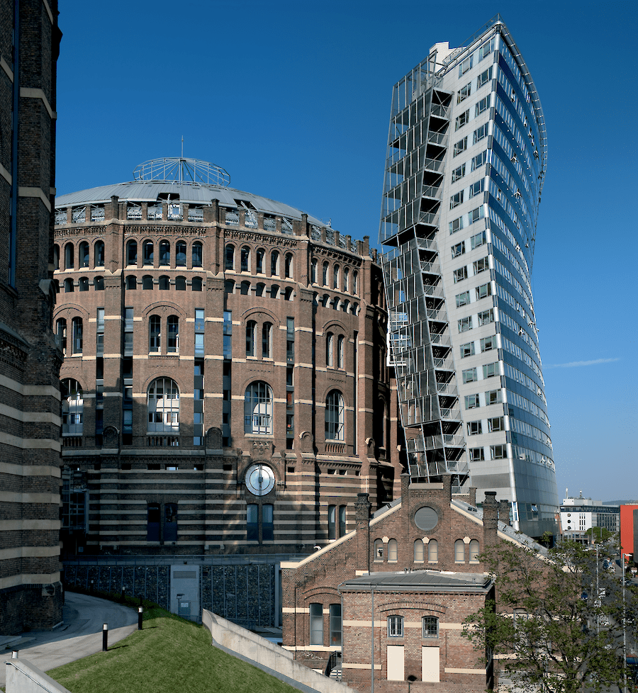 给废弃贮气罐加上盾牌 天然气厂公寓大楼贮气罐b | 蓝天组建筑事务所