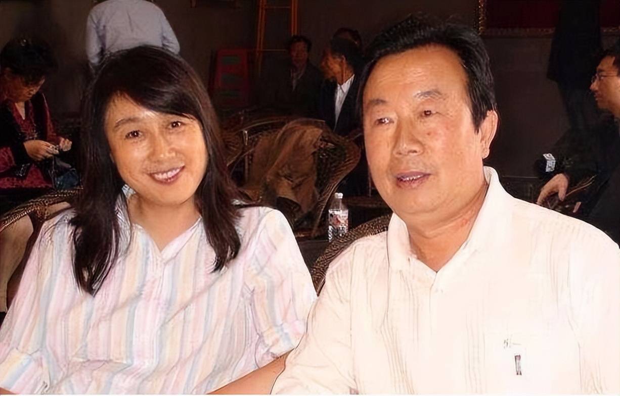 《曲苑杂坛》汪文华:嫁普通的辽宁丈夫,给年迈的公婆买海景房_袁阔