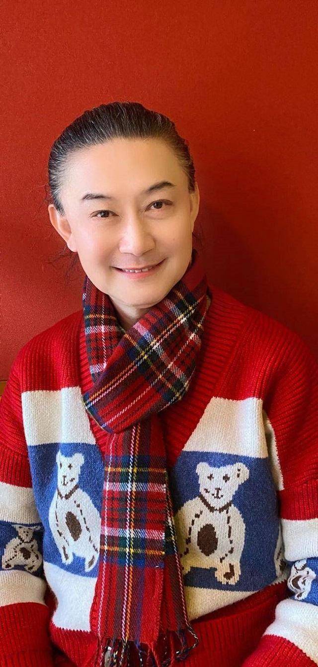 妻子陶山昭子很早就喜欢上戏剧,尤其喜爱梅兰芳,还在日本看过梅葆玖的