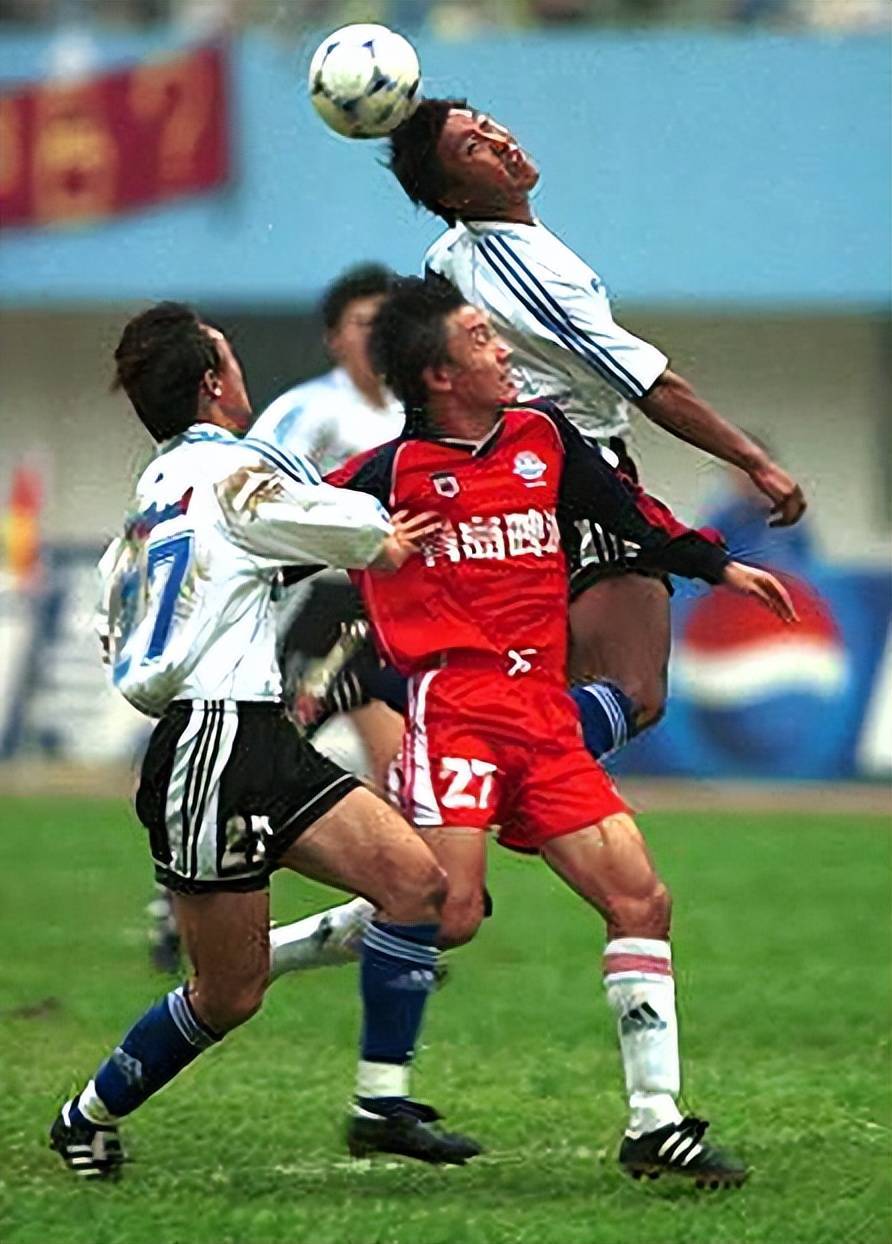 大连足球史上今天:2000年9月24日实德闷平海牛,提前1轮甲a夺冠,申花掉