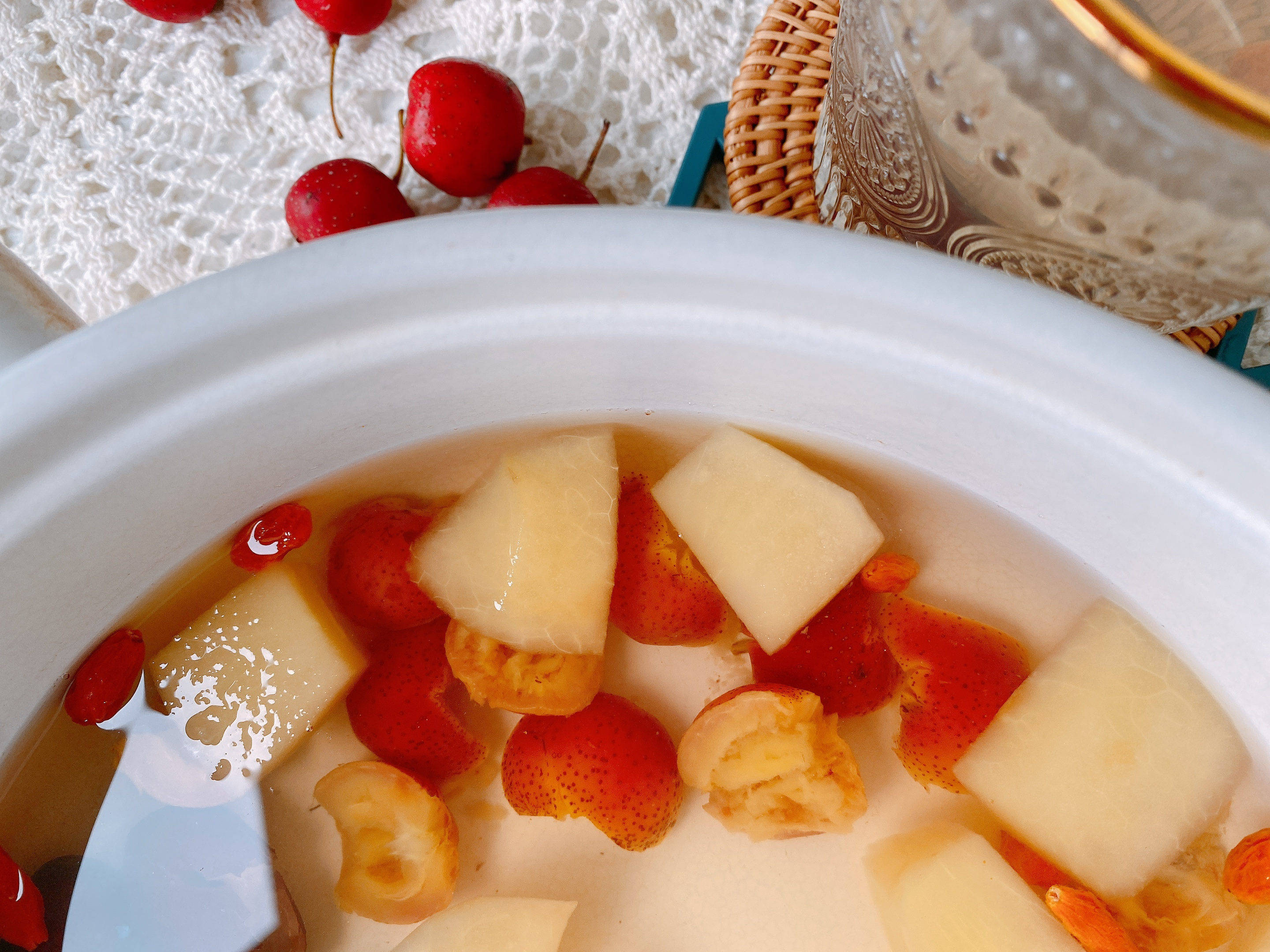 试试这道水果汤,营养健康,促进消化胃口好_山楂_苹果_红枣