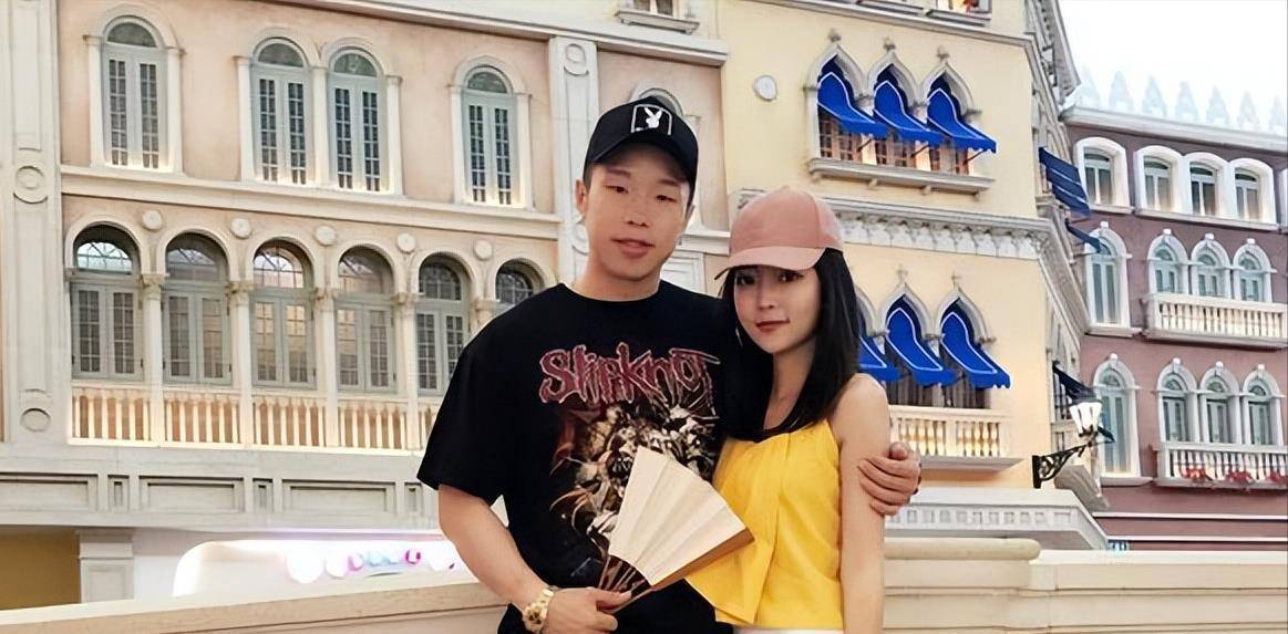 德云社最美嫂子,饼嫂颜值惊艳,和烧饼上演美女配野兽_于谦_郭德纲