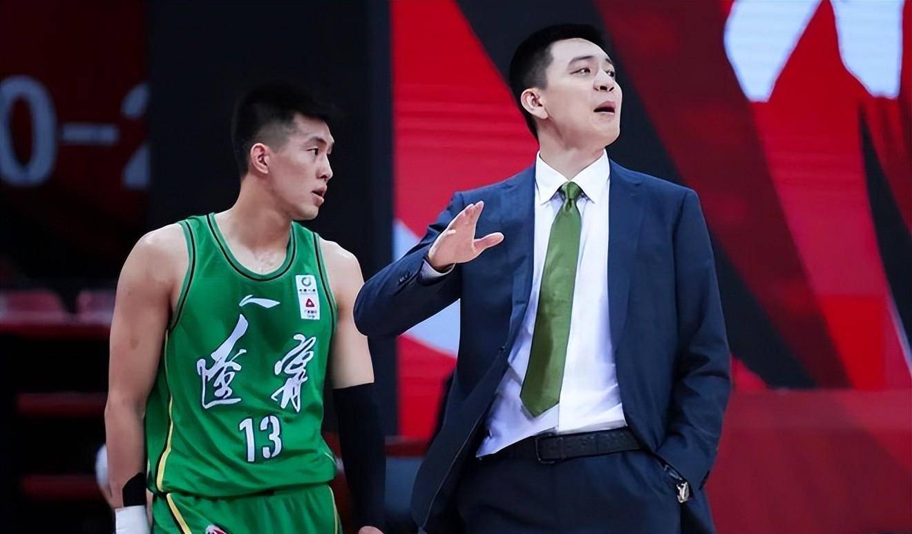 赛季,杨明的战术和阵容不变,以郭艾伦,赵继伟,福格为核心,李晓旭,傅豪