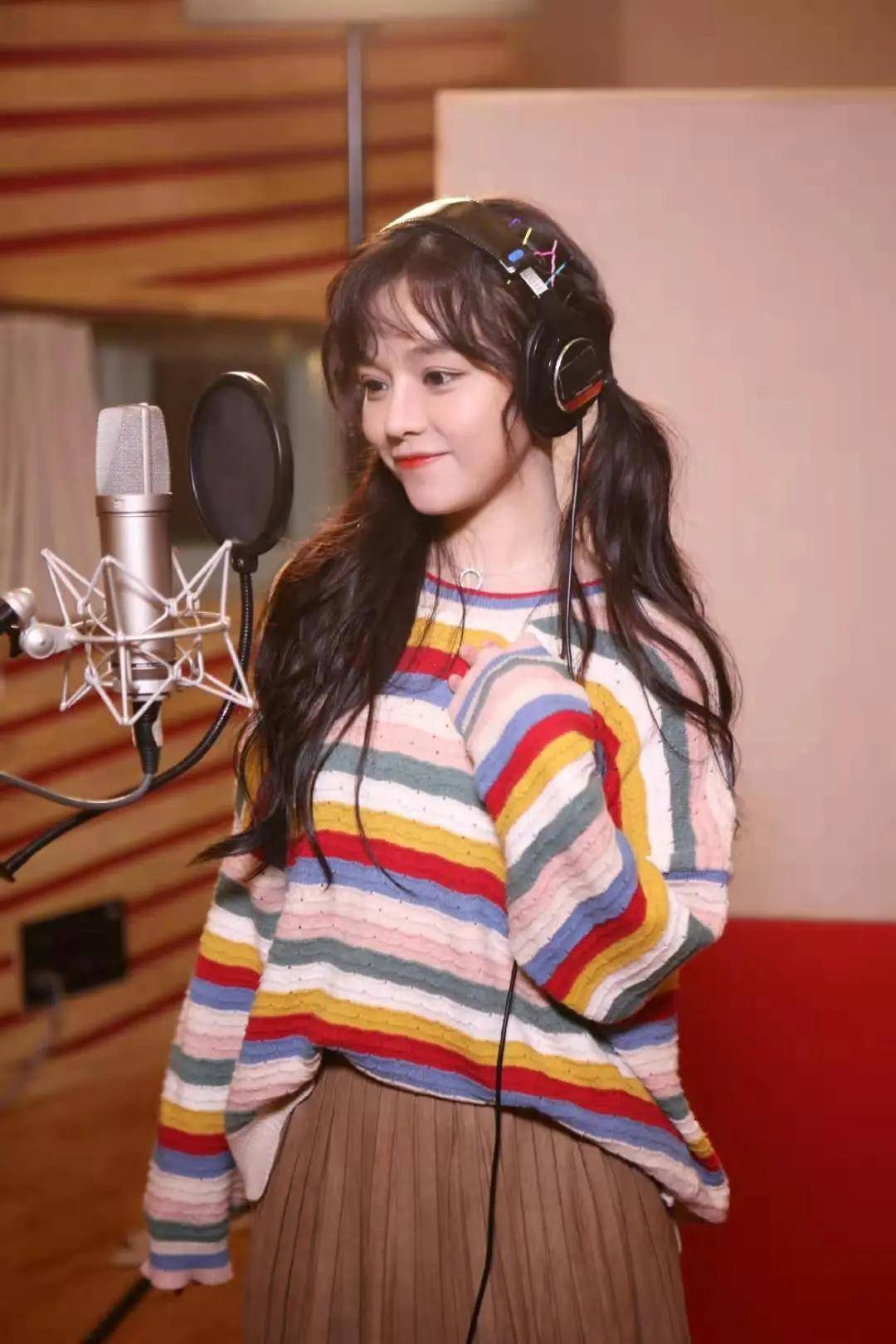 黄霄云:极具天赋的95后女歌手 - 唱功技术分析_声音_强声_方式