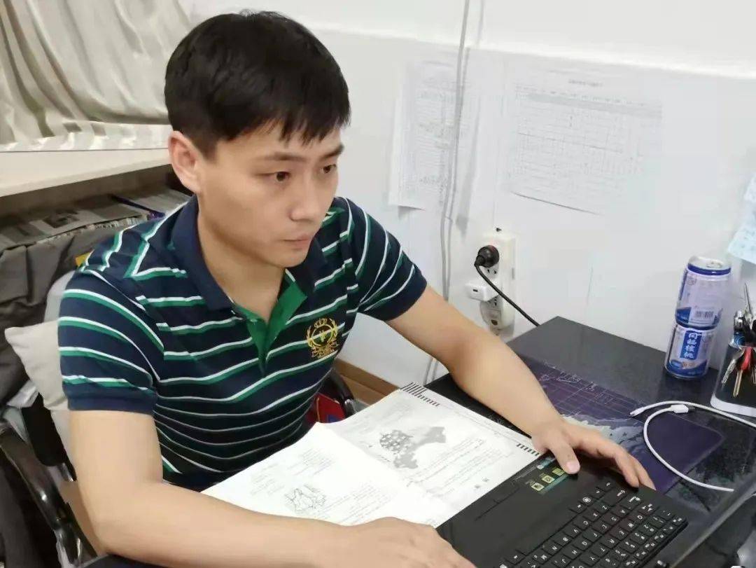 【校园速递】古道少人行 唯君护绿荫——永威高中程龙老师_教育_同学