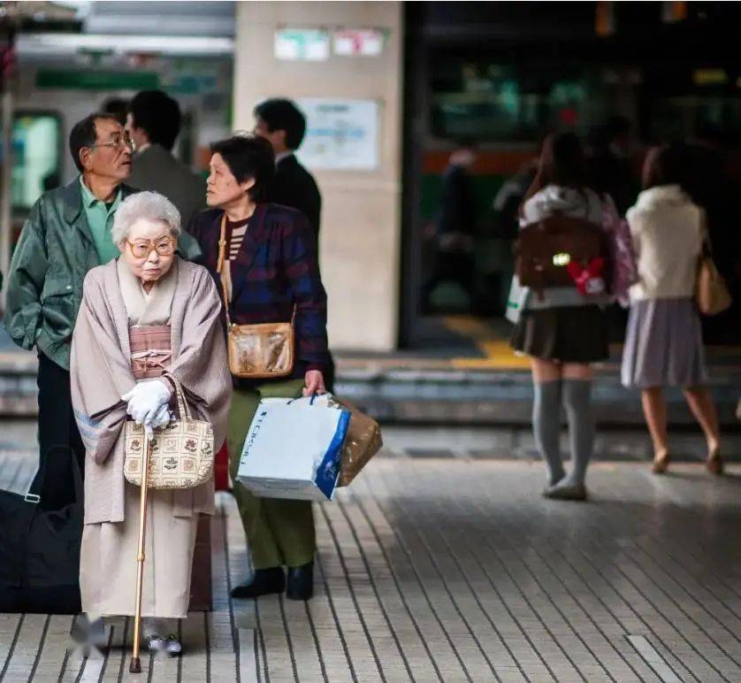 日本百岁老人首次突破9万，创历史新高，长寿人群有九成是女性，日本人长寿的秘诀是什么？