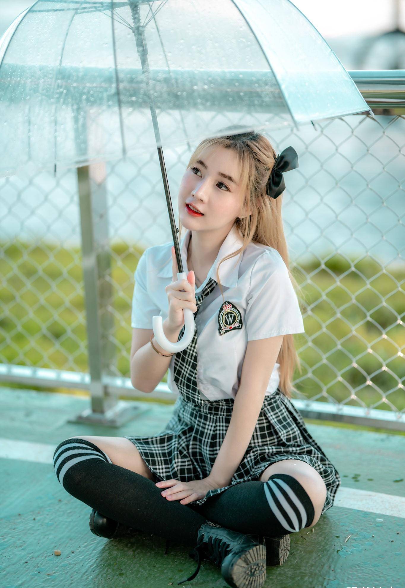 也许算不上有多漂亮但是给人的感觉很青春