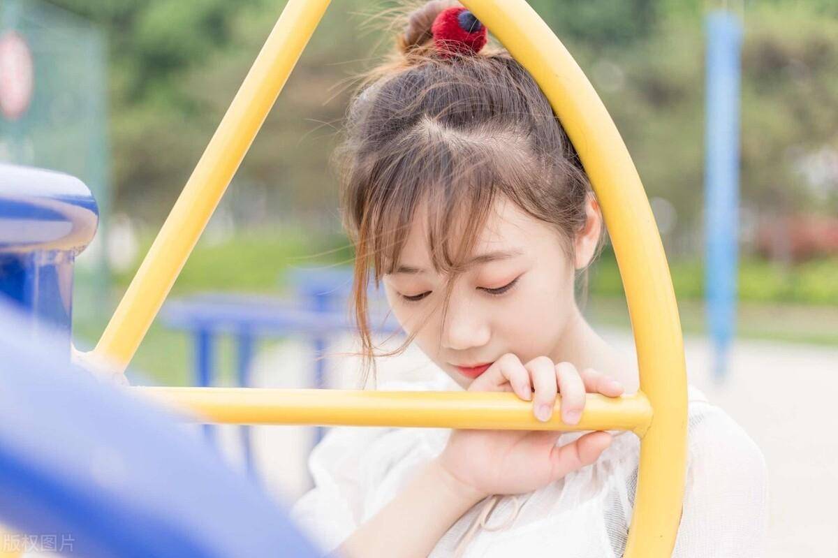 只是由于现在很多00后看起来都比较稚美,所以很多人都拿他们当小孩