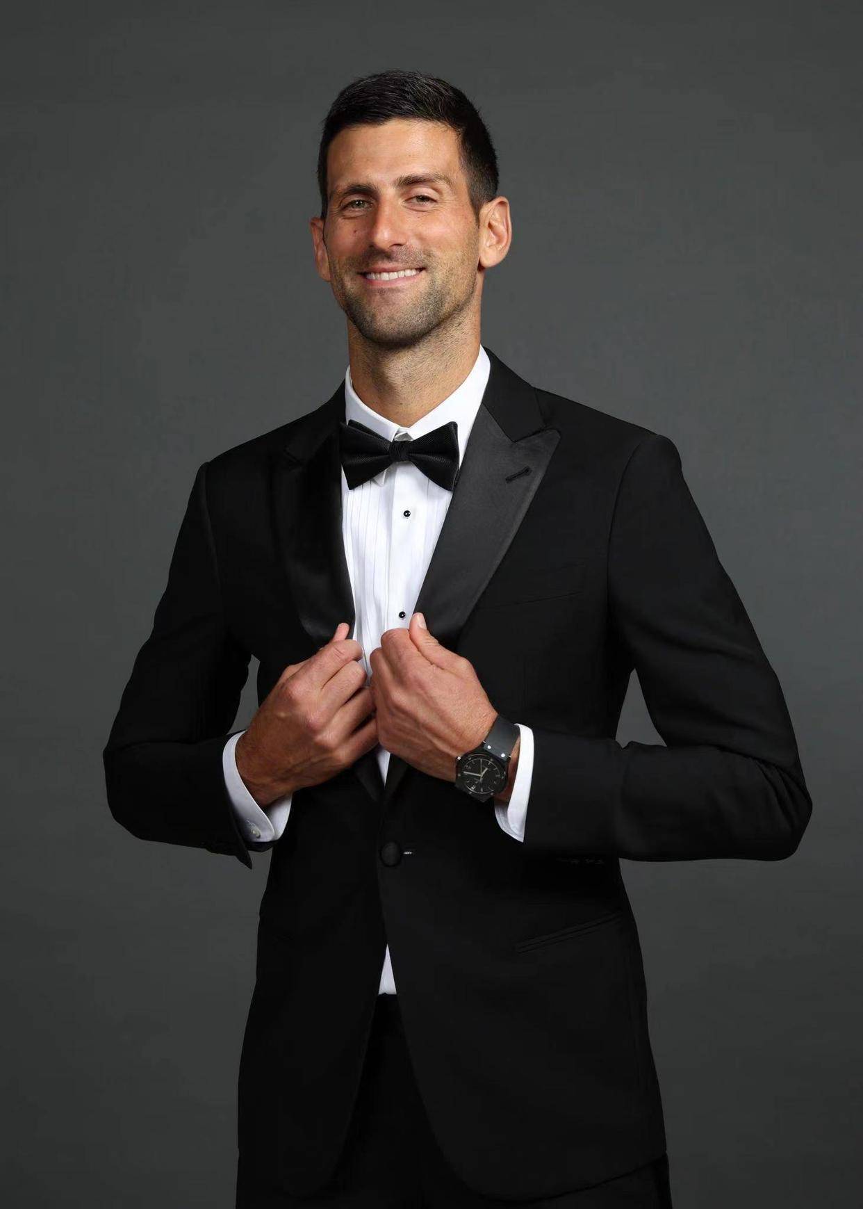 费德勒退役痛哭流涕,纳达尔也泪如雨下,德约却在一