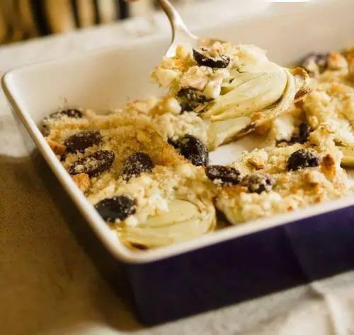 欧防风parsnip这种蔬菜产自欧洲,叶子像芹菜,形状和味道都像胡萝卜