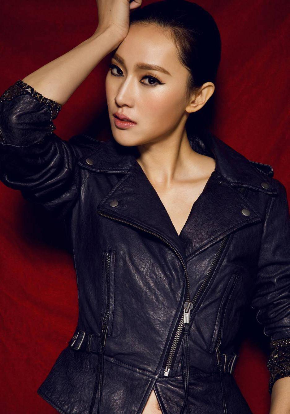 斯琴高丽施予斐,1986年9月5日出生于黑龙江省哈尔滨市,内地影视女演员