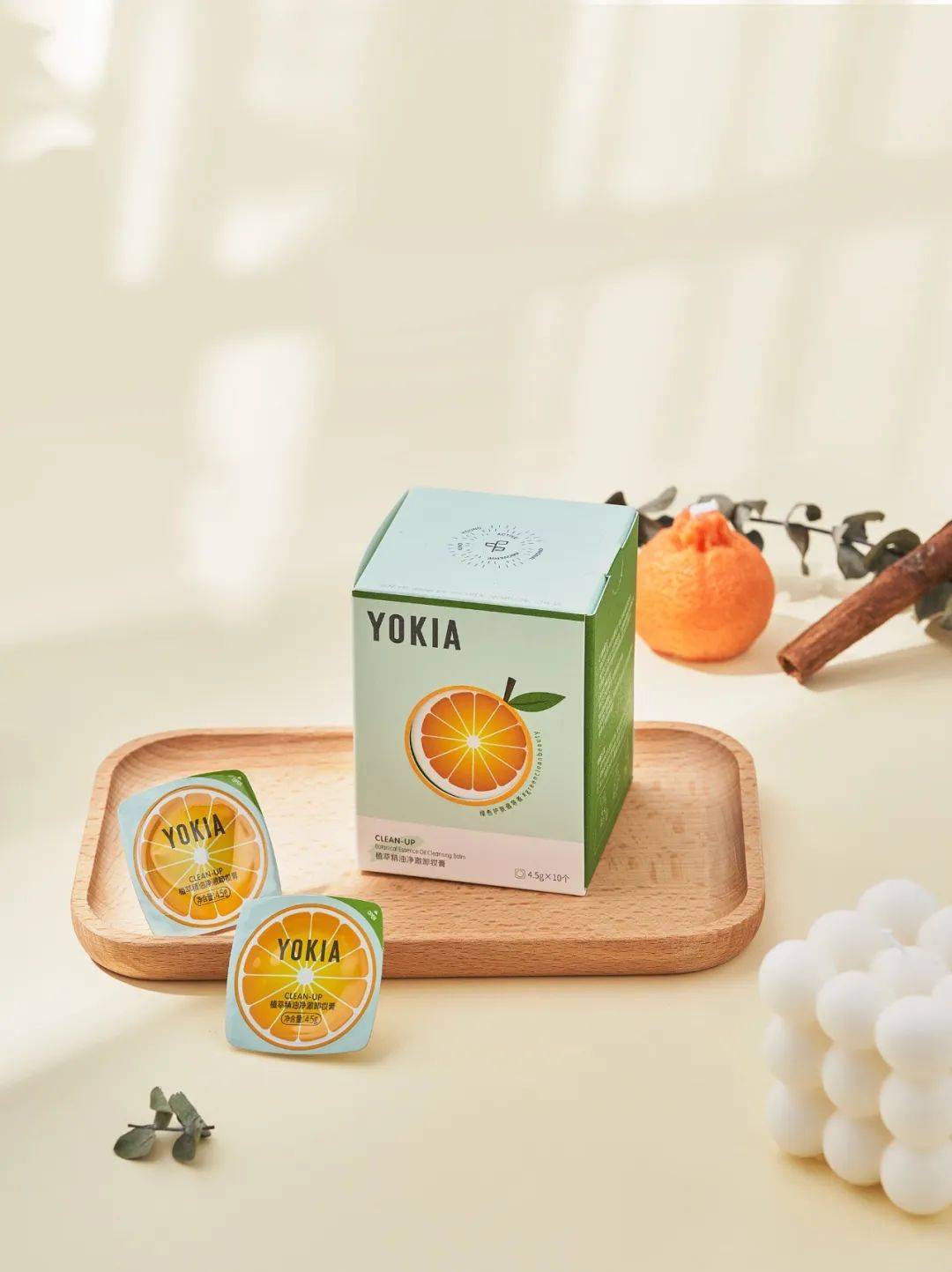 专业三态转化技术,深层净澈,彩妆0残留;纯净配方,敏感肌适用;植萃养肤