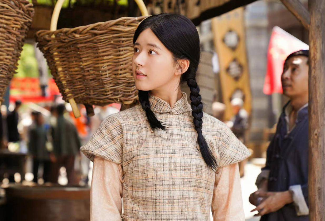 赵露思《胡同》演北京大妞,评价两极分化,被吐槽"瞪眼式演技",你觉得