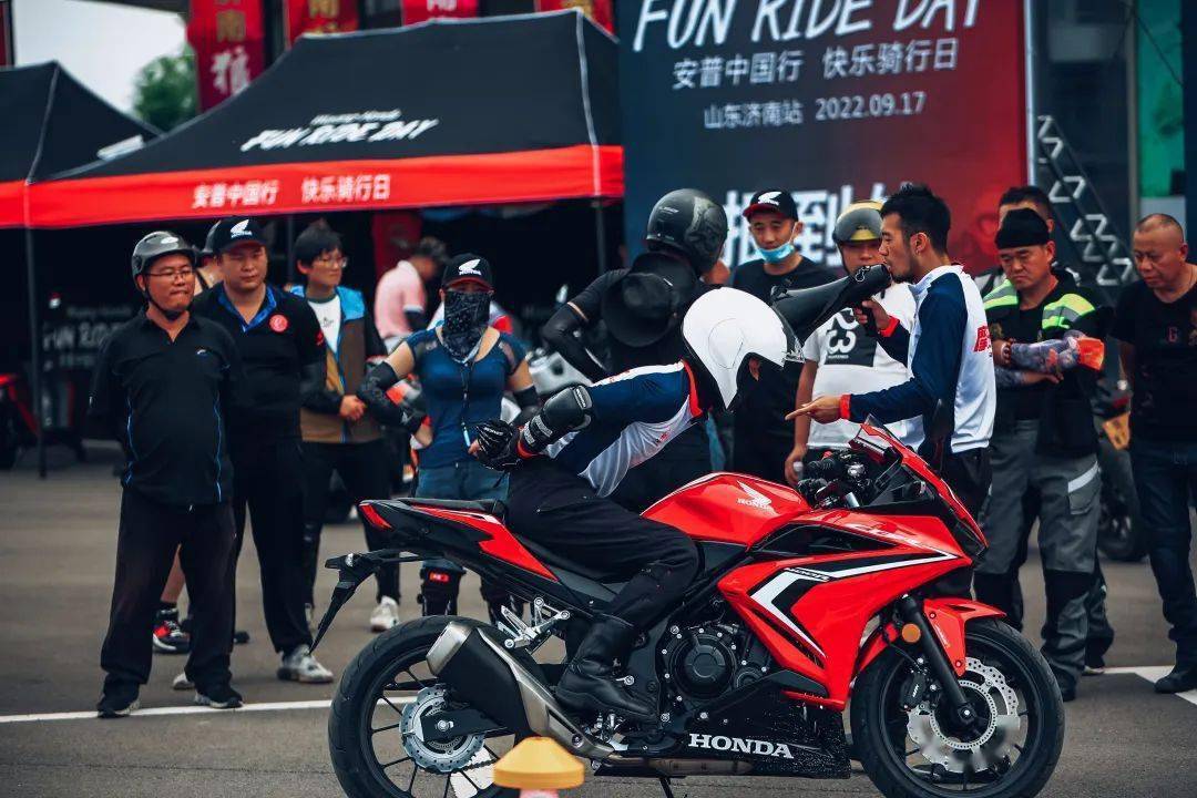 如何在安驾训练中体验cbr400r的激情乐趣 搜狐汽车 搜狐网