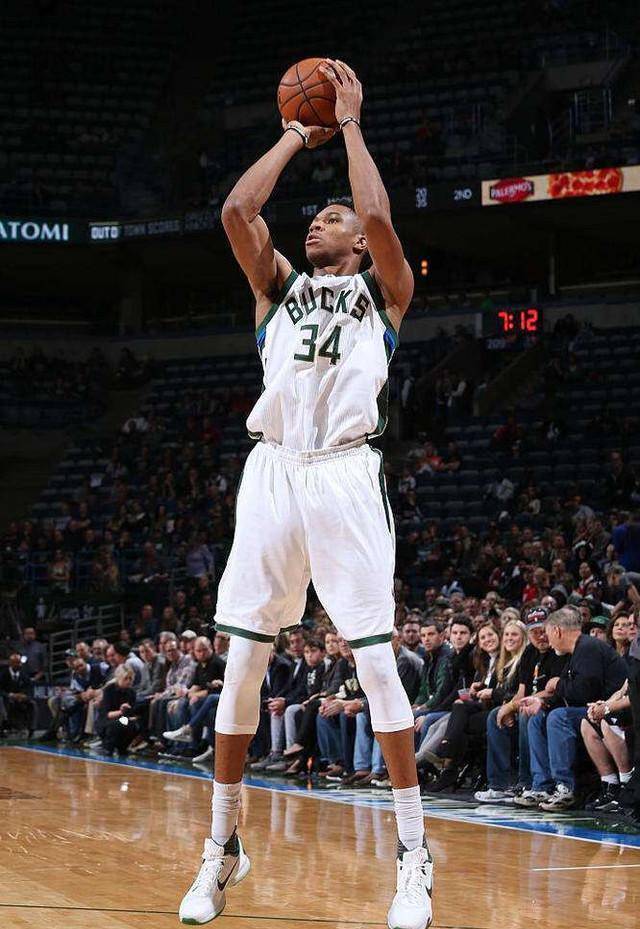 甚至nba第一人_詹姆斯_投篮_球员