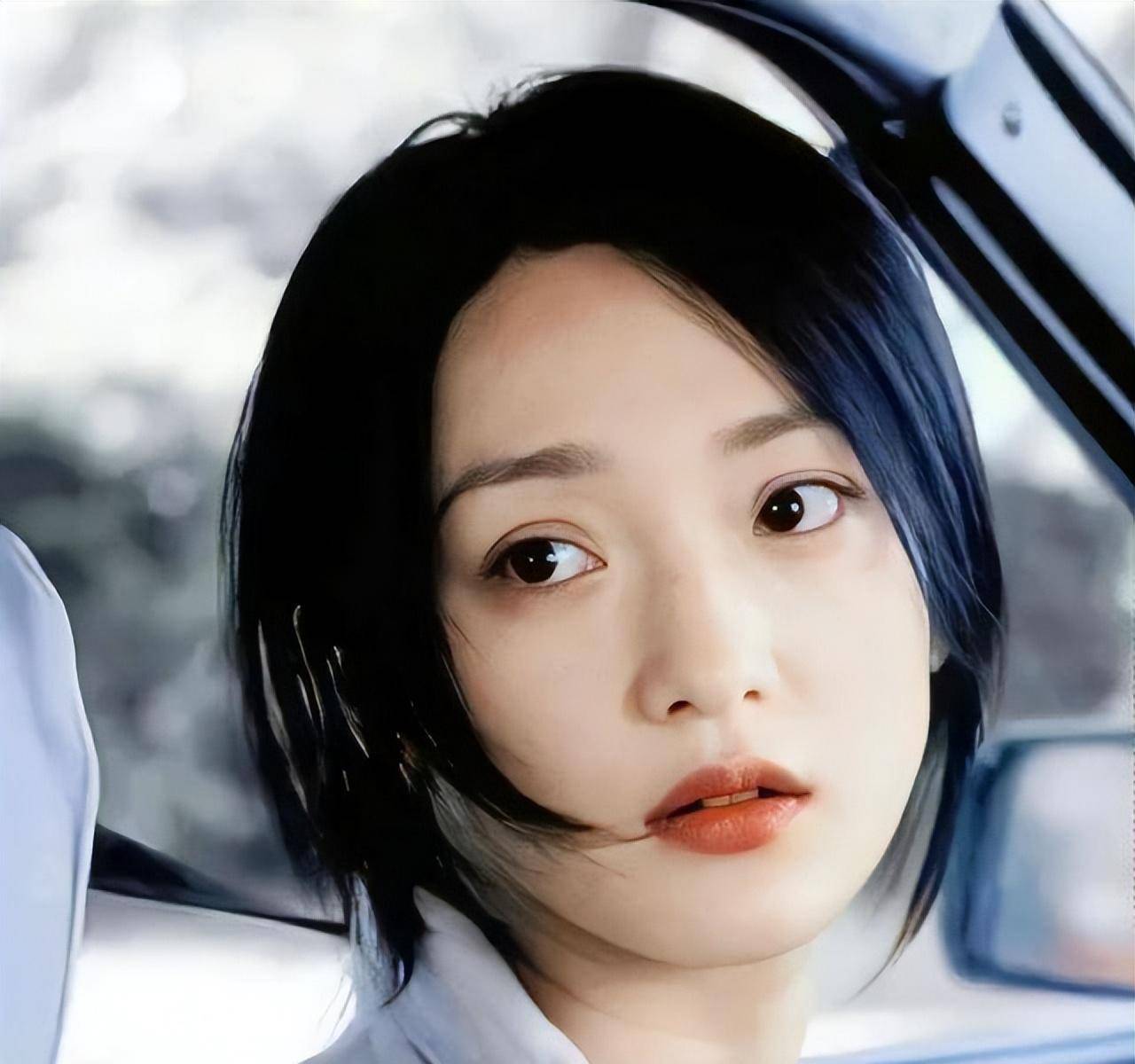 但她的眼角也很锐利,所以她增加了一些理性和锐利,以中和圆眼睛的无知