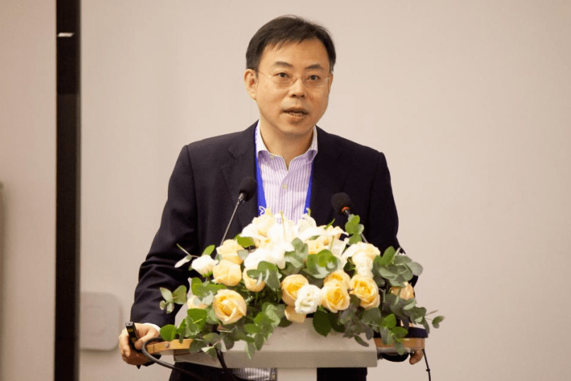 陈波斌教授,李小秋教授在复旦大学附属华山医院陈波斌教授的主持下