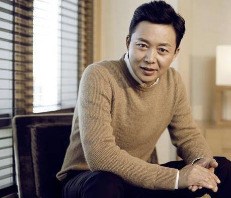 刘奕君很有表演天赋,跟张子健是同班同学,那时候的他表演功底就很突出