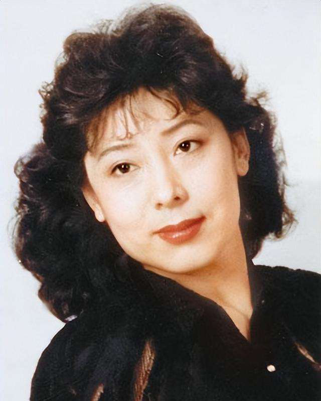 关牧村离婚32年:她携子嫁博士被宠成宝,前夫的人生状况怎样?