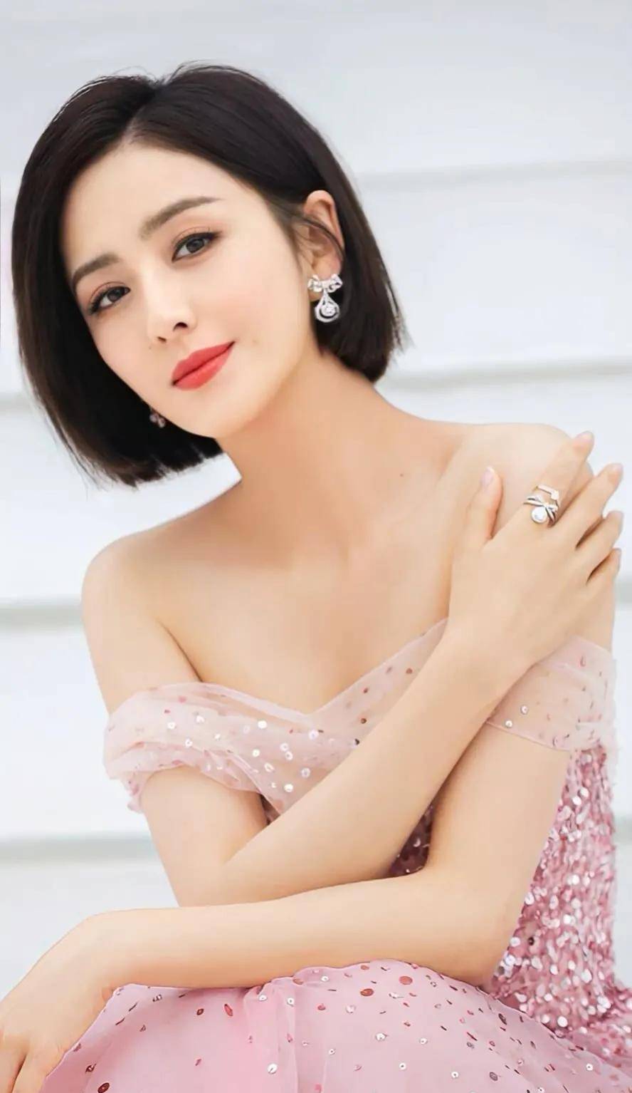 华语一线女明星社会活动哪家强,佟丽娅,杨颖最忙_景甜_中国_灾区