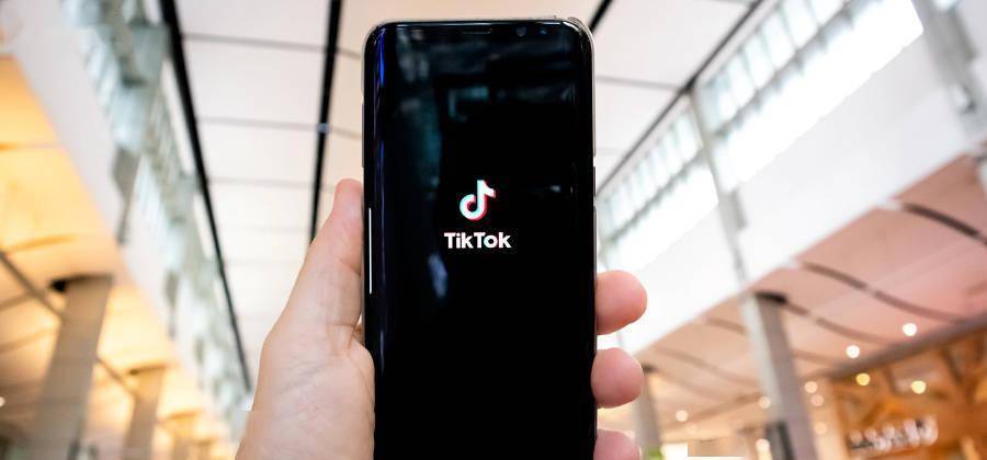 流水线式电影解说攻占TikTok，外国人直呼“赛高”