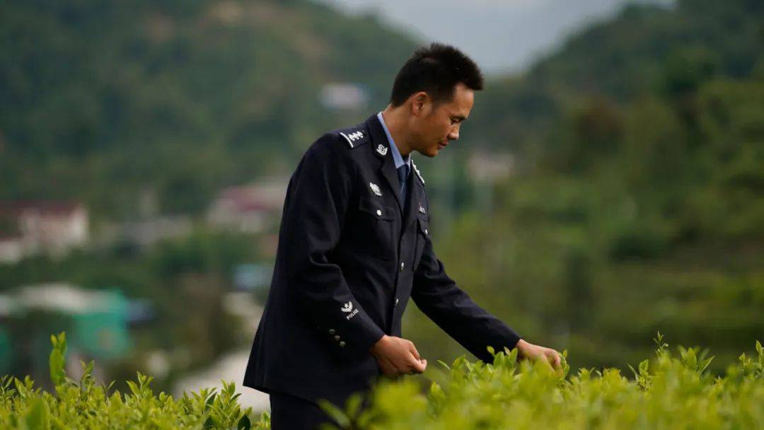 "最美基层民警"黄家斌:村民联名写信挽留下的第一书记_群众_工作_林村