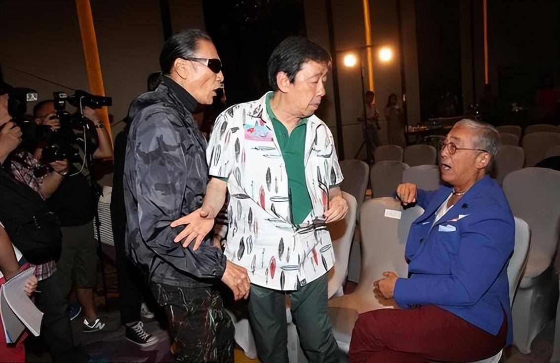 高群书悼念曾江,疑伤心醉酒重提谢贤掌掴曾江旧事:很恶心谢老头_网友