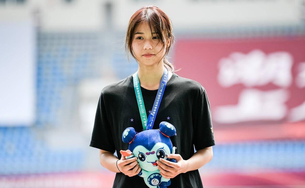 四位外,还有许多其他的"神颜"出没在全运会赛场,比如来自香港的杨文蔚