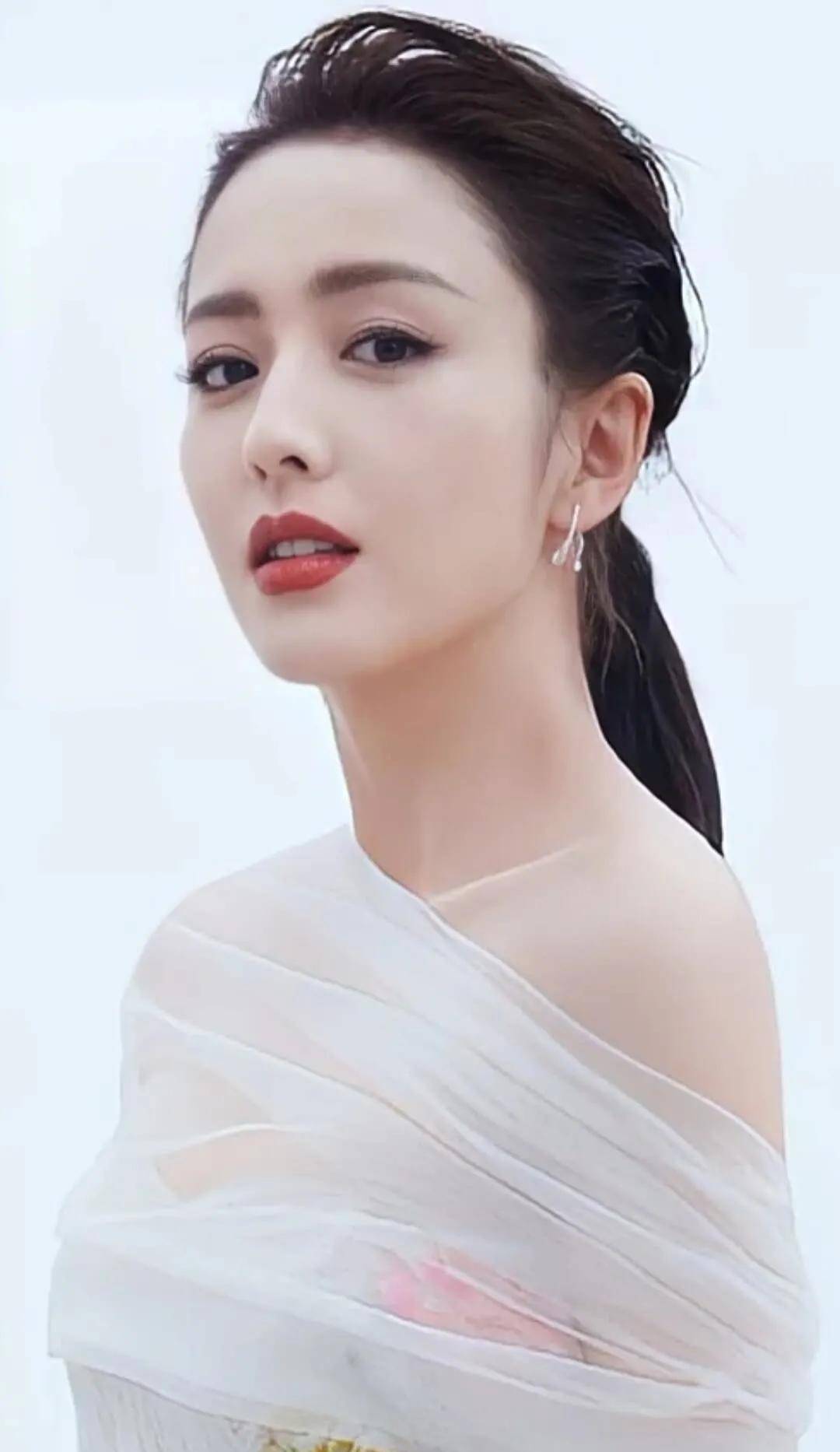 华语一线女明星社会活动哪家强,佟丽娅,杨颖最忙_景甜_中国_灾区