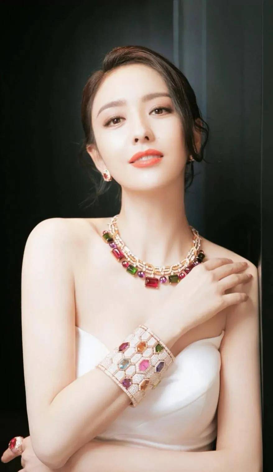 华语一线女明星社会活动哪家强,佟丽娅,杨颖最忙_景甜_中国_灾区