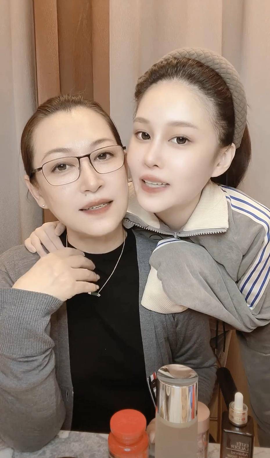 赵本山老婆成功瘦了28斤,比女儿还漂亮,秋秋自曝要结婚了_马丽娟_直播