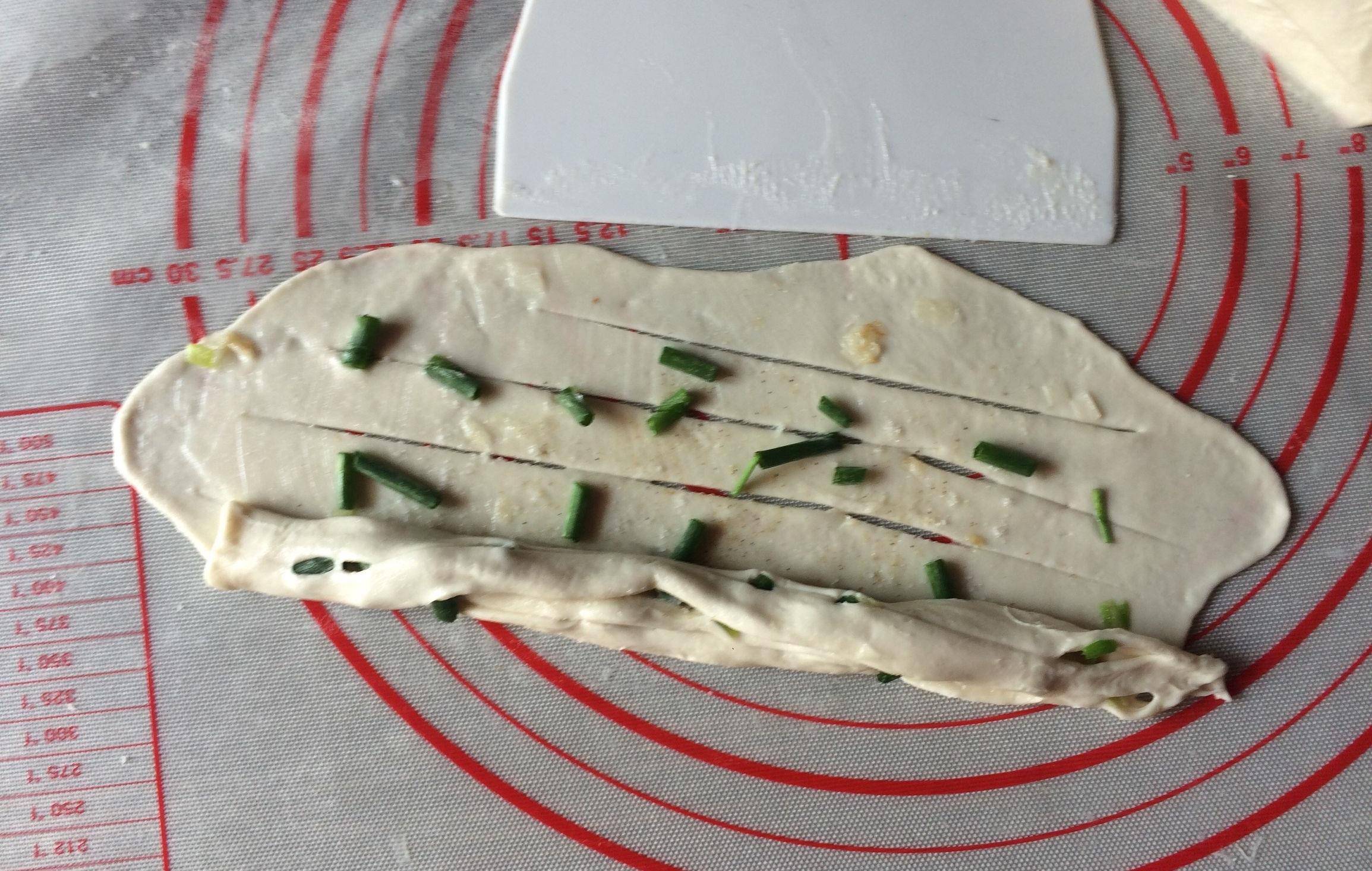 分享技巧 手卷小葱卷饼要这样做才能层次多并且香酥可口_味道_葱油饼