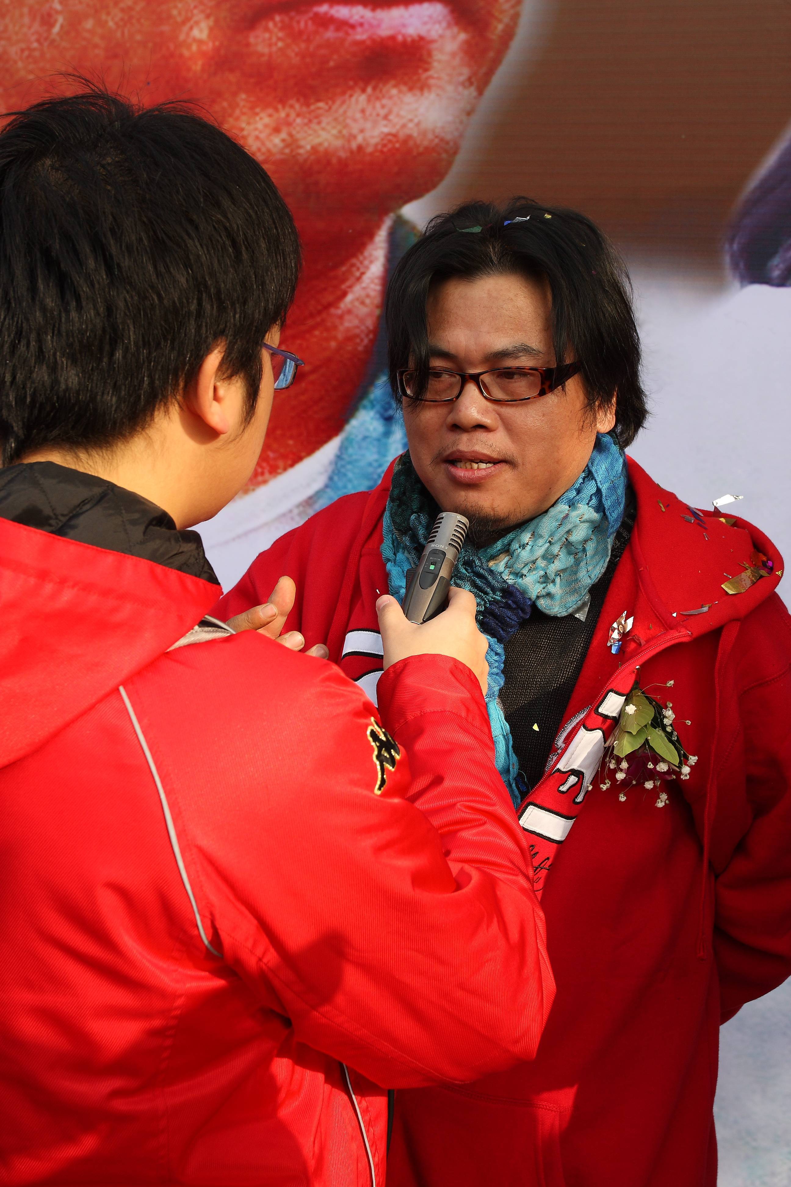 庆元和张芸这组人物为主的情愫相融和内心相融来表现出灾后人民的心理