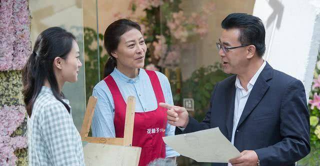 她是国家一级演员,患癌后遭丈夫抛弃,女儿跑龙套和妈妈相依为命_岳红