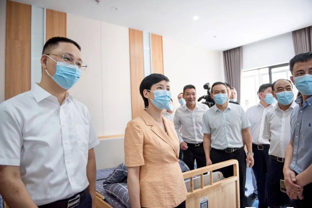 台州市副市长章月燕一行来临参加重阳节活动_临海市_服务_府城