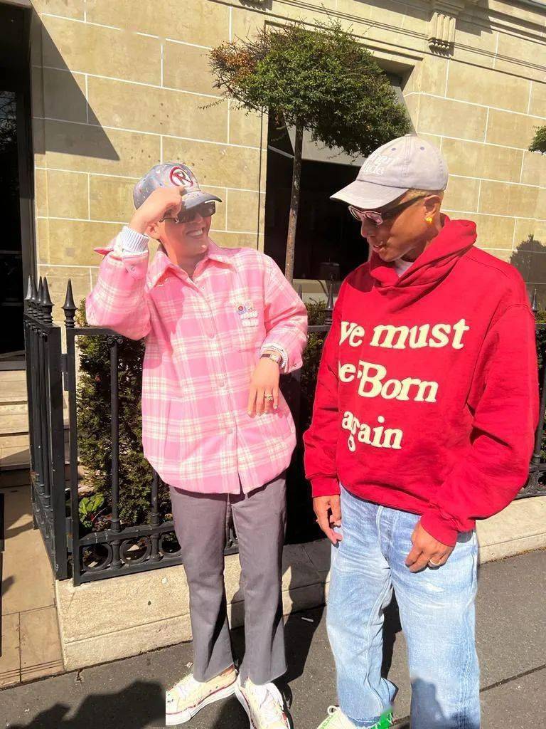 最新权志龙和菲董合照