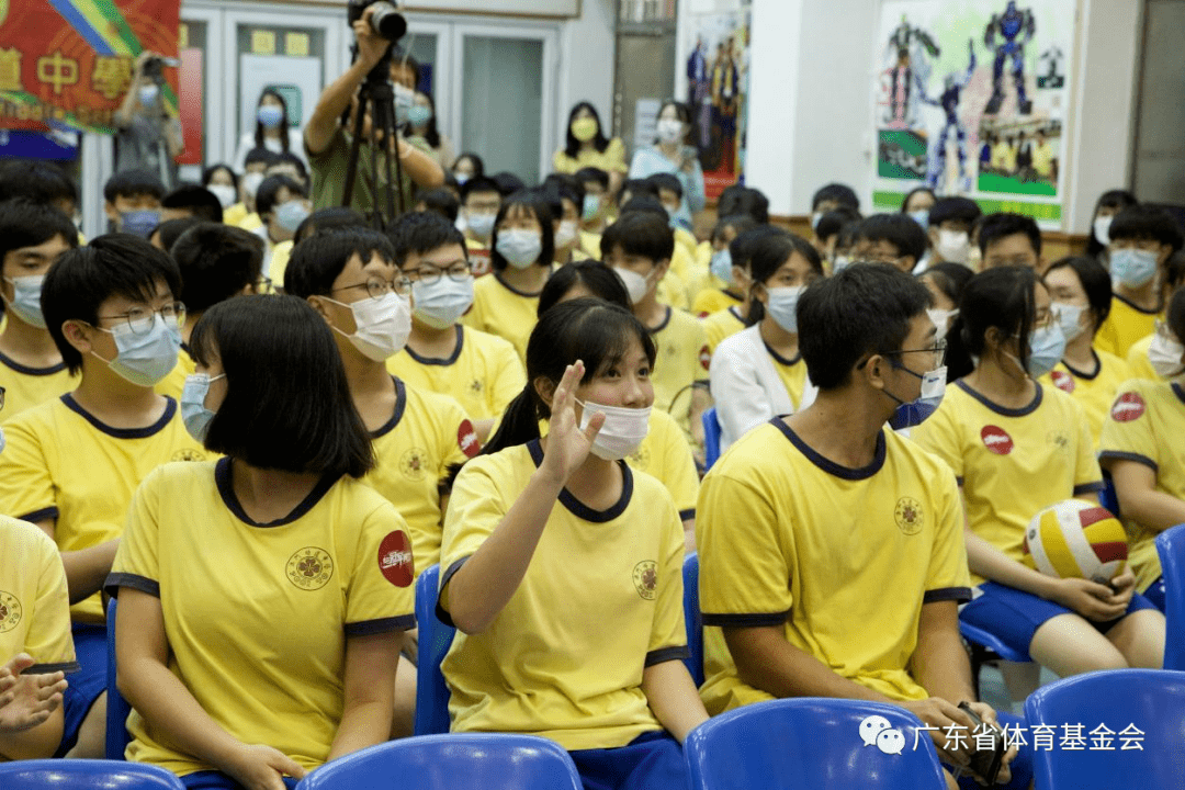 "与冠军同行"系列活动走进澳门培道中学_李珊珊_体育_广东省