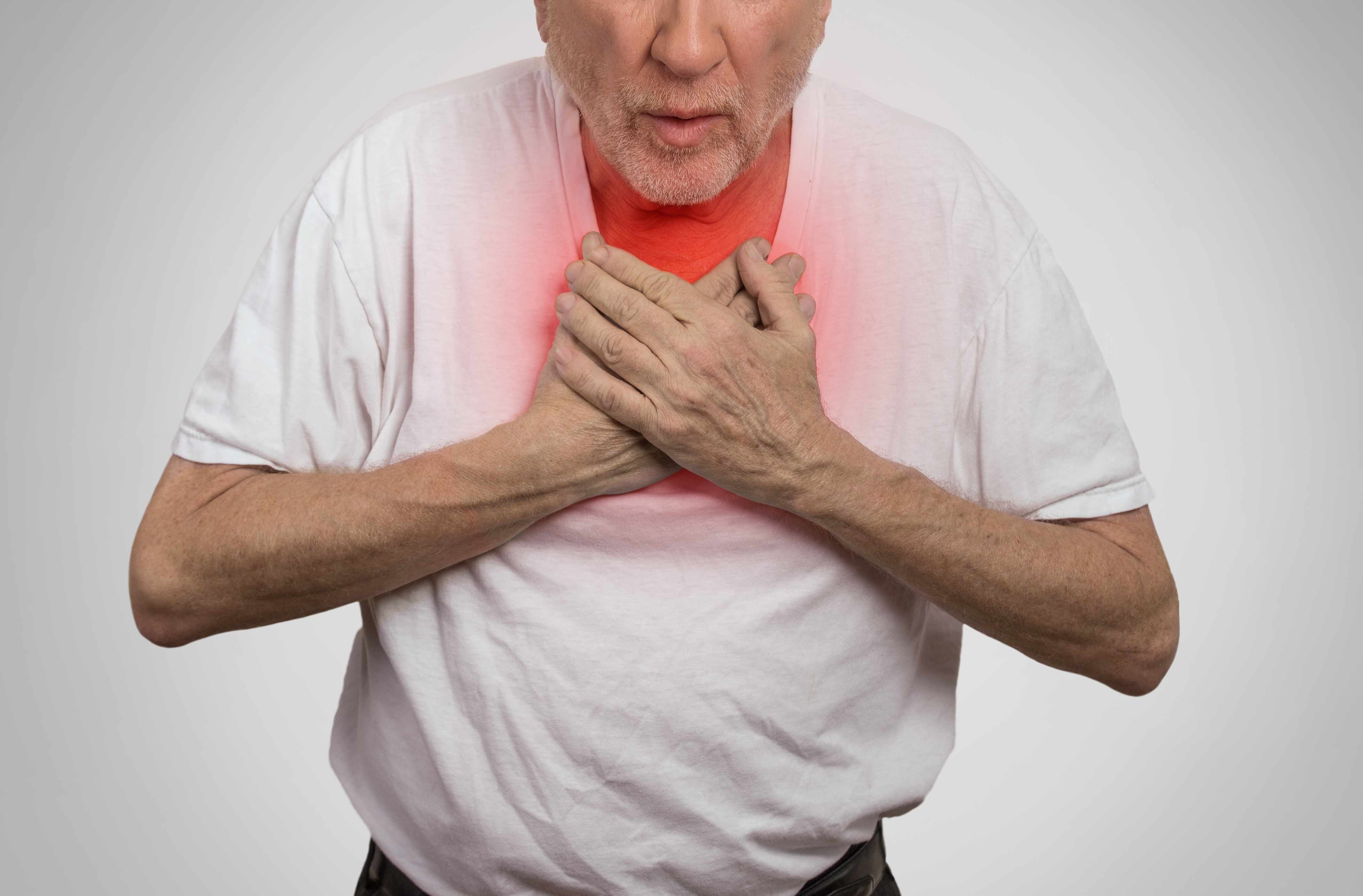 胸痛范围比较大,所以很难明确疼痛点的位置,并且在发病时还会出现胸闷