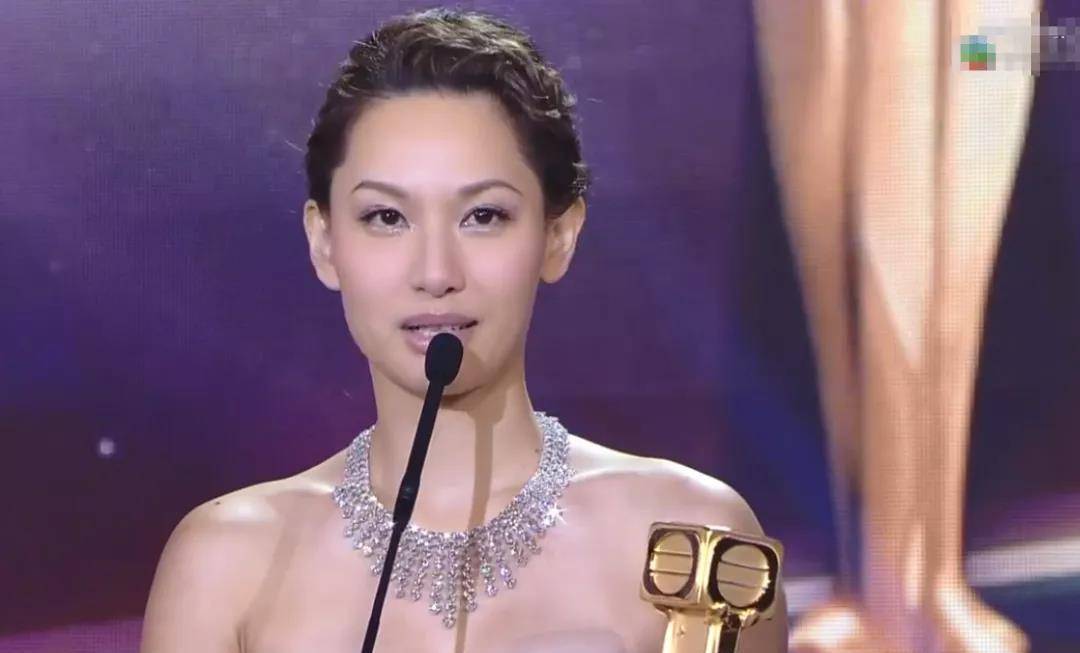 40岁发表退圈宣言,曾经被称"最丑港姐"的她,如今却令人想念_徐子珊