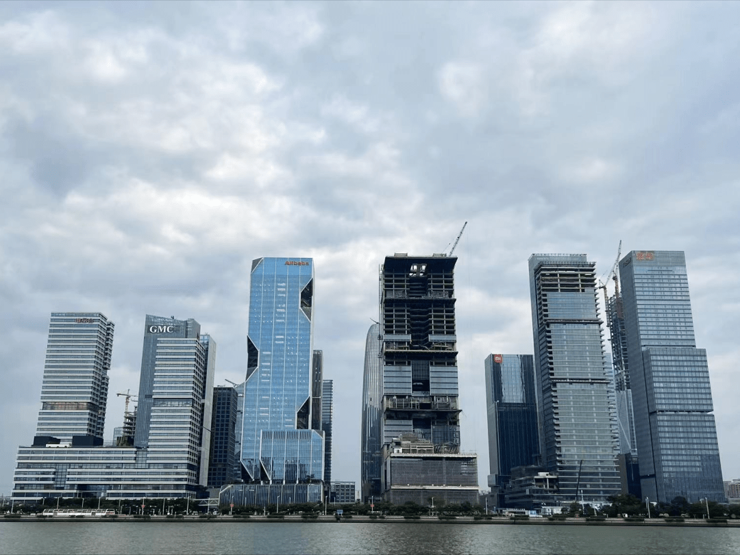 广州新地标"微信总部大楼"幕墙覆盖过半,一睹施工现场图_建筑_工程